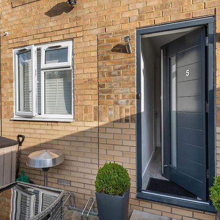 דירות 2 Bed Town House With Garden In Hackney, לונדון מראה חיצוני תמונה