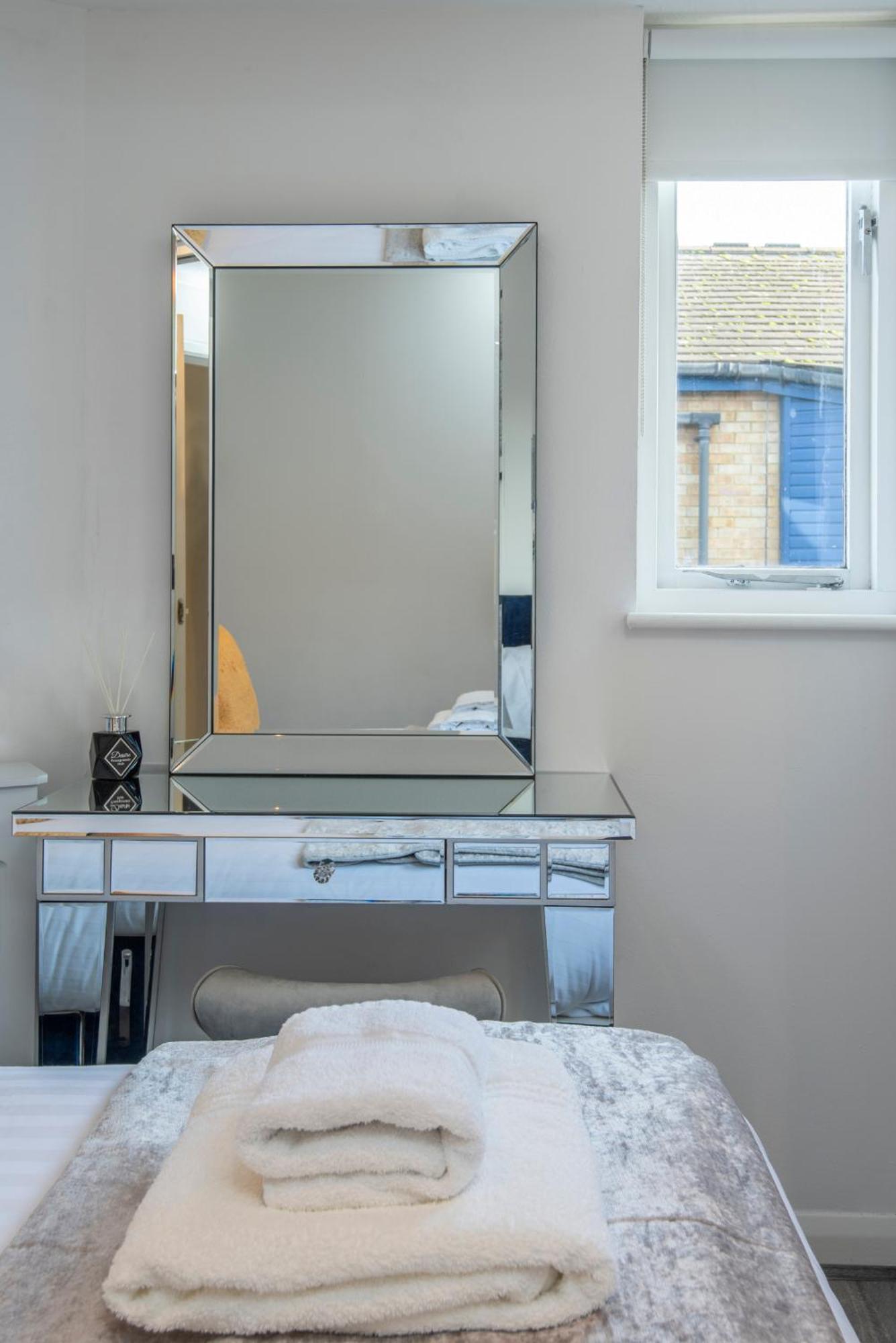 דירות 2 Bed Town House With Garden In Hackney, לונדון מראה חיצוני תמונה