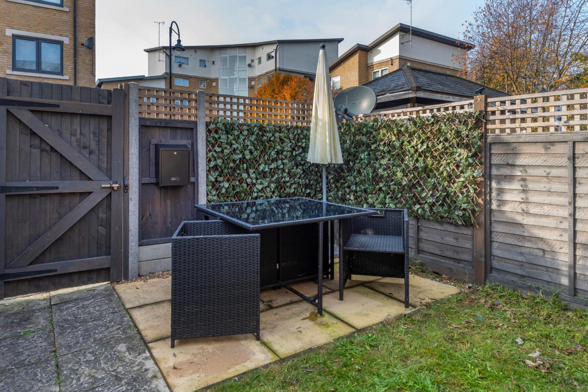 דירות 2 Bed Town House With Garden In Hackney, לונדון מראה חיצוני תמונה