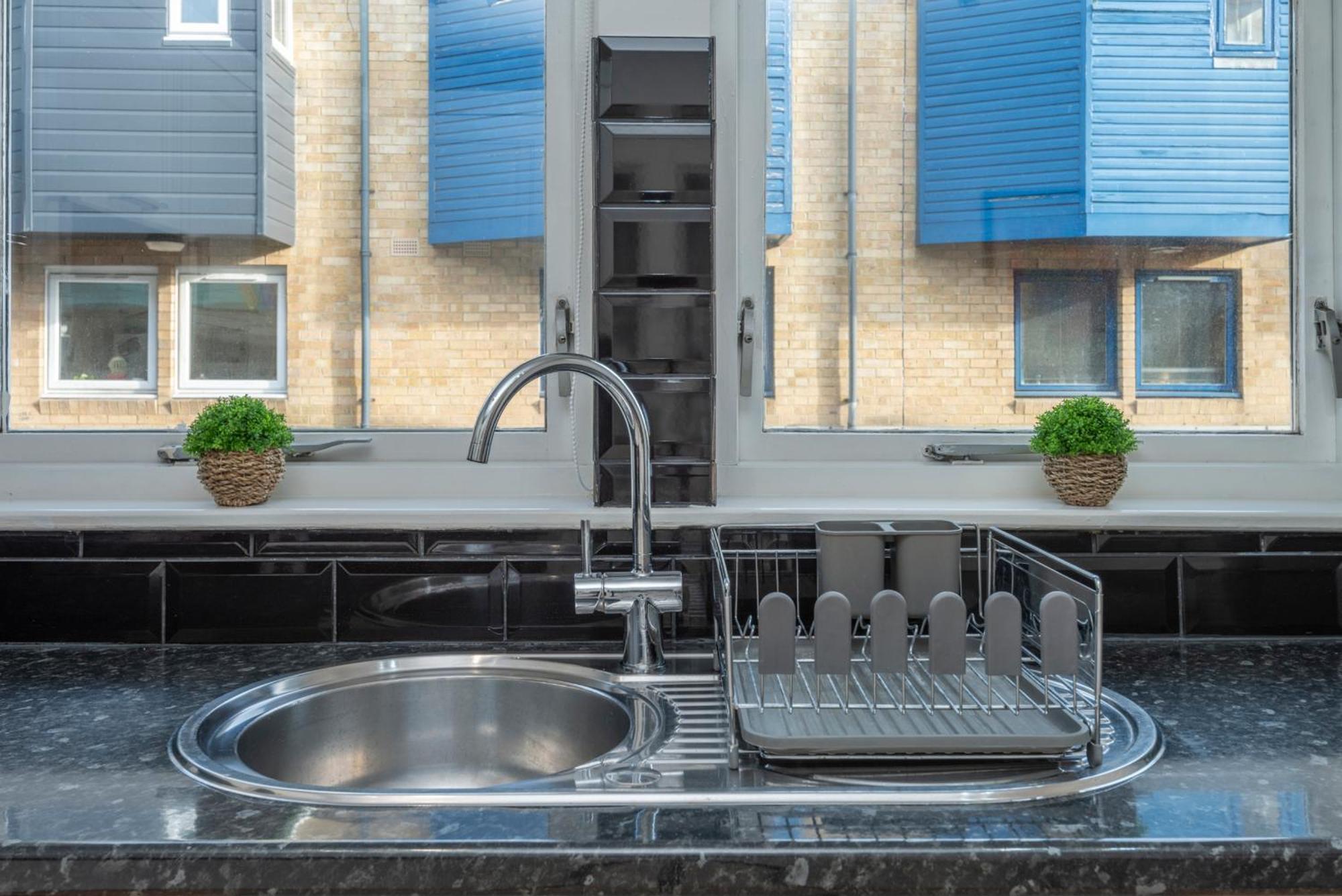 דירות 2 Bed Town House With Garden In Hackney, לונדון מראה חיצוני תמונה