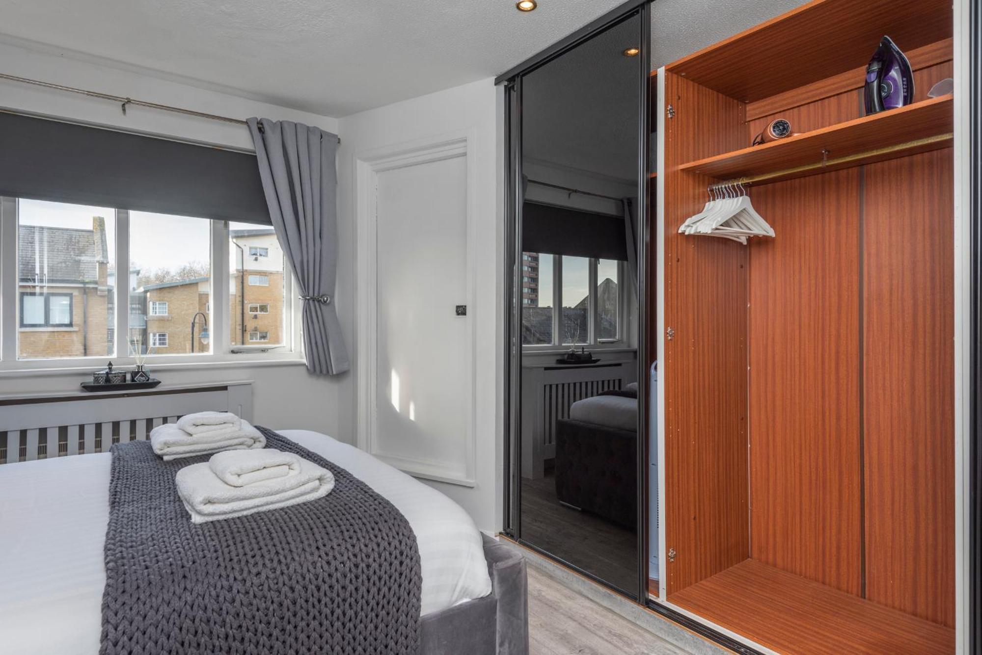 דירות 2 Bed Town House With Garden In Hackney, לונדון מראה חיצוני תמונה
